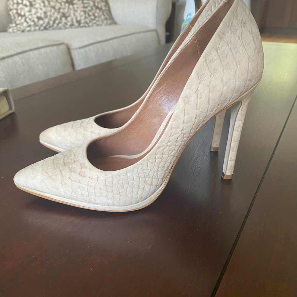 Steve Madden textured pump- 6.5- lightly worn